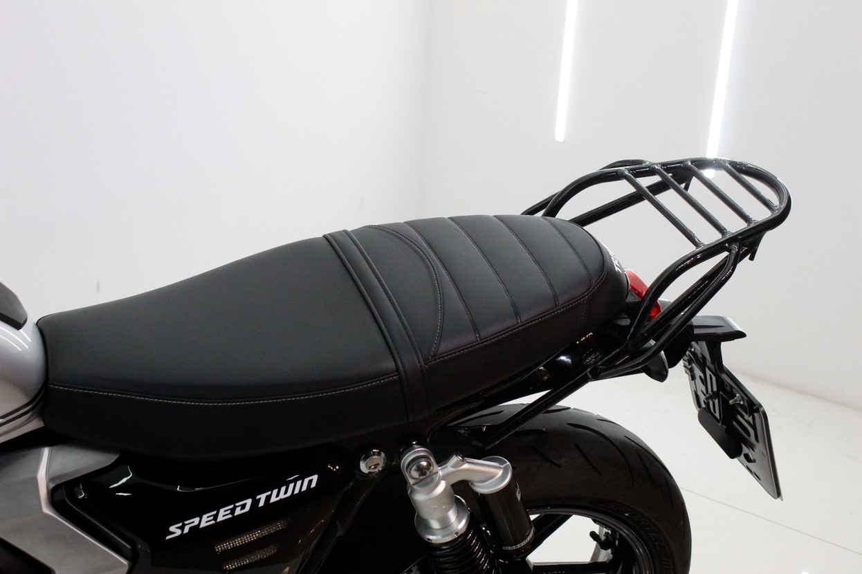 TRIUMPH SPEED TWIN 