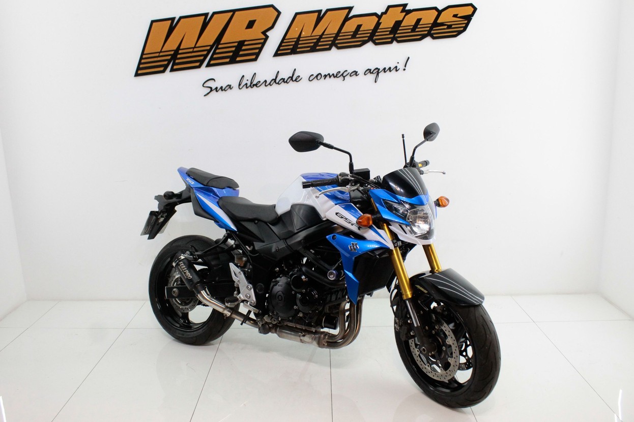 SUZUKI GSR 750
