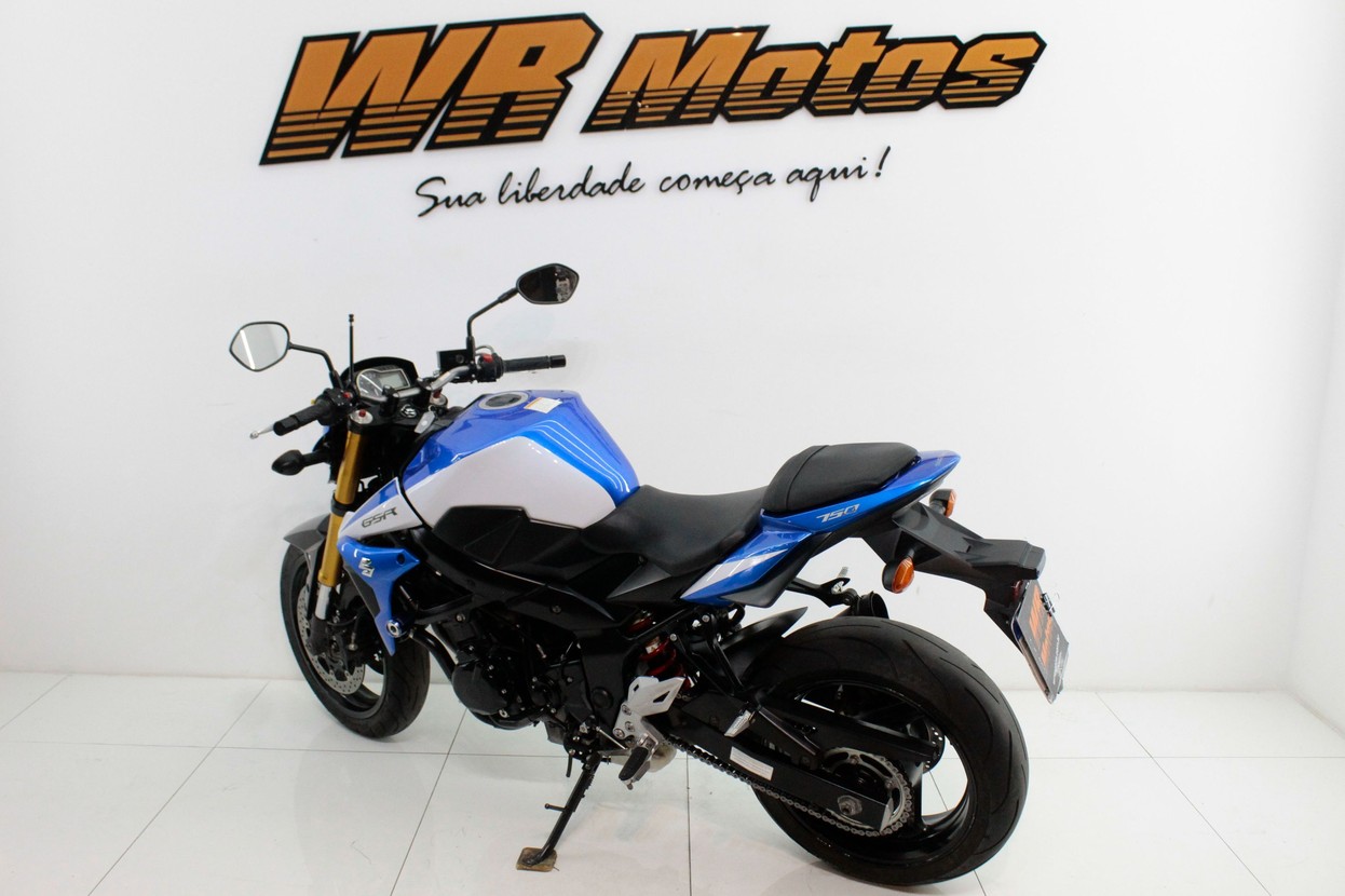 SUZUKI GSR 750