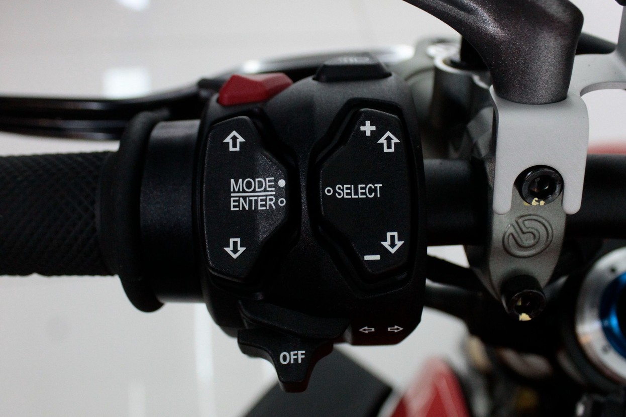 DUCATI STREETFIGHTER V4 S