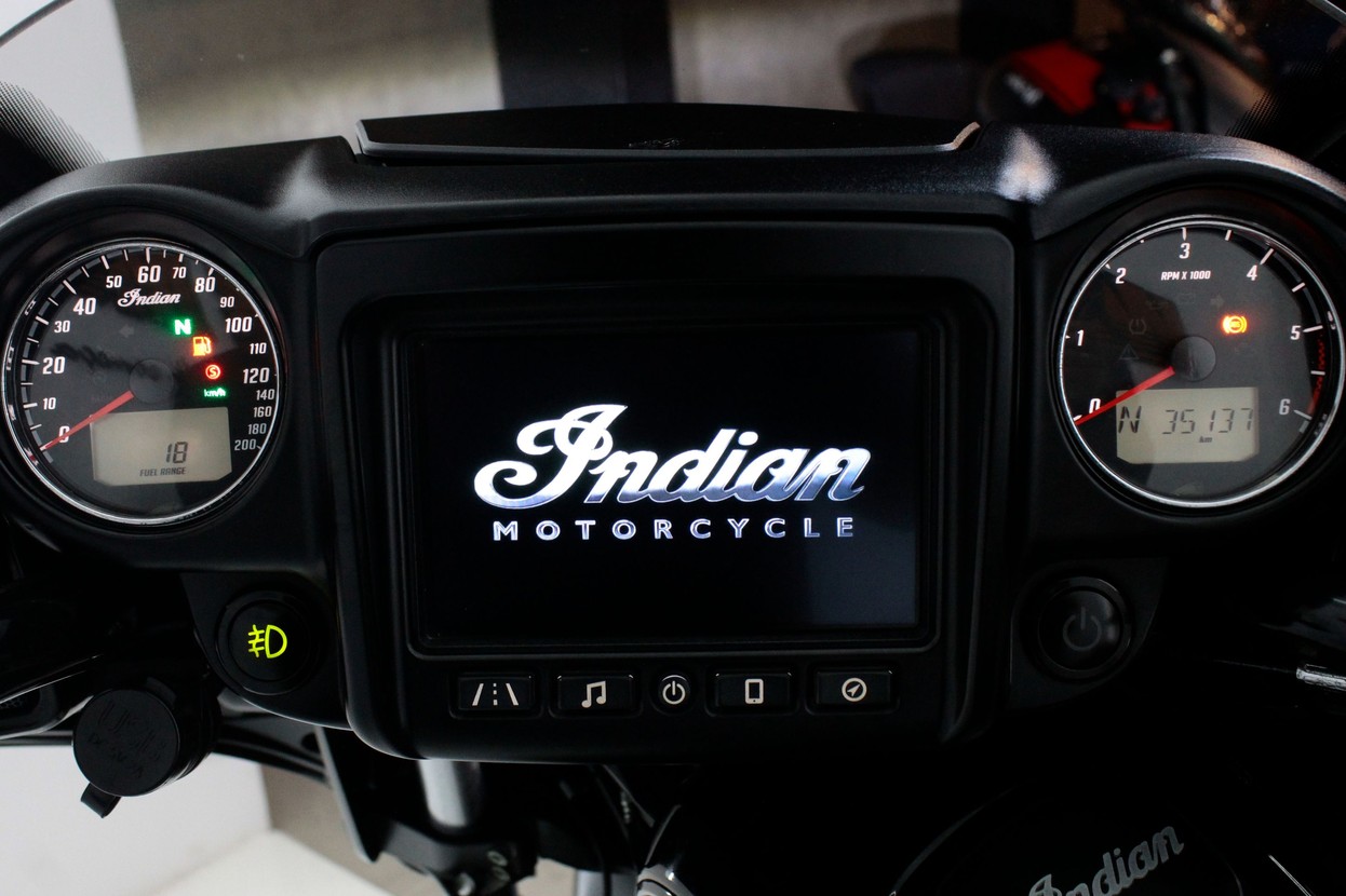 INDIAN CHIEFTAIN DARK HORSE