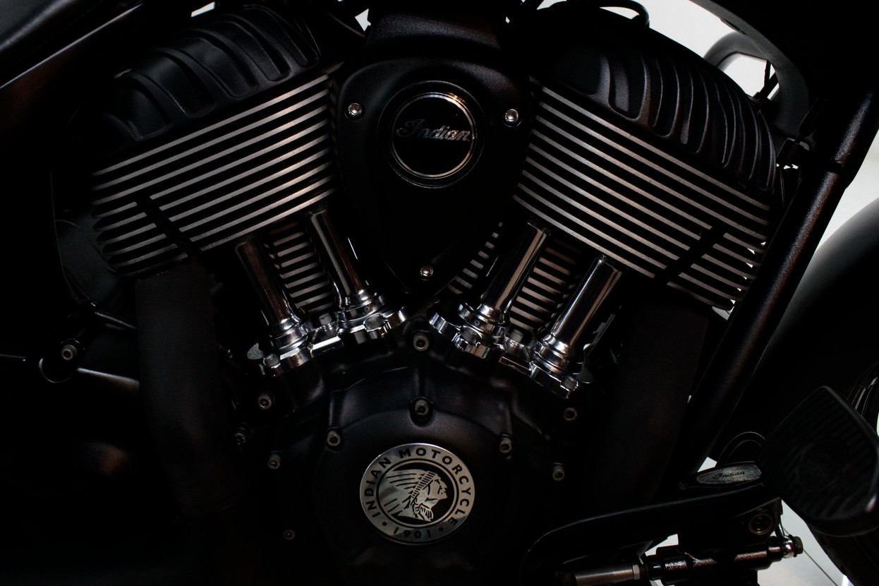 INDIAN CHIEFTAIN DARK HORSE