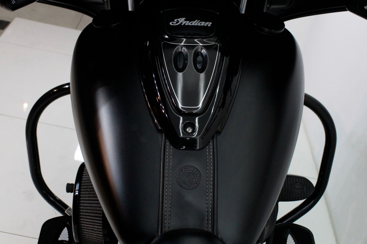 INDIAN CHIEFTAIN DARK HORSE
