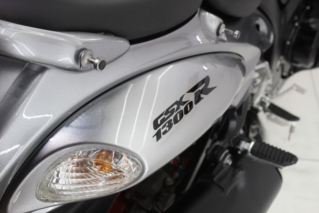 SUZUKI HAYABUSA GSX 1300RA