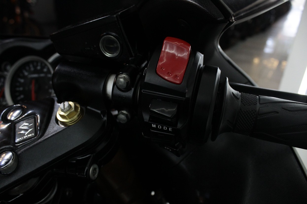 SUZUKI HAYABUSA GSX 1300RA