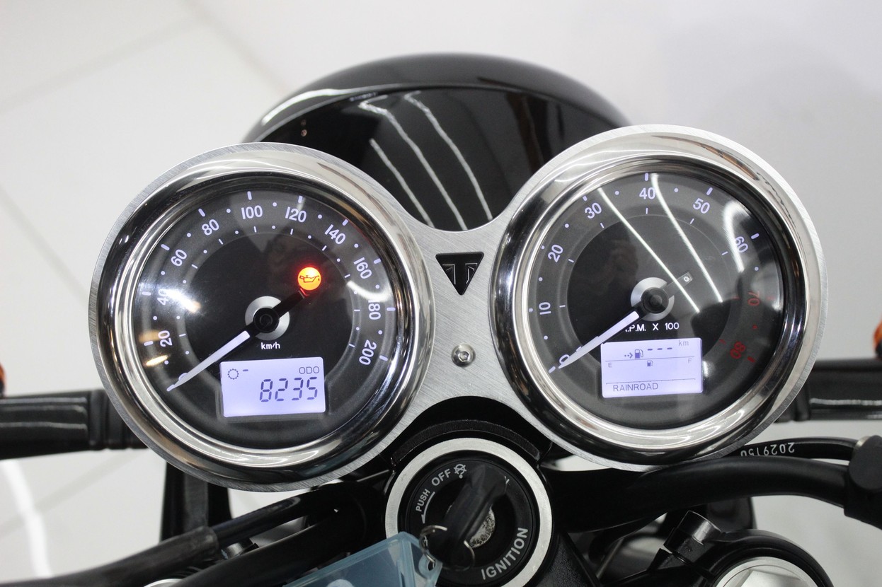 TRIUMPH BONNEVILLE T120 1200