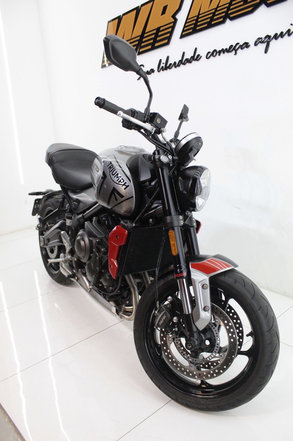 TRIUMPH TRIDENT TRIBUTE