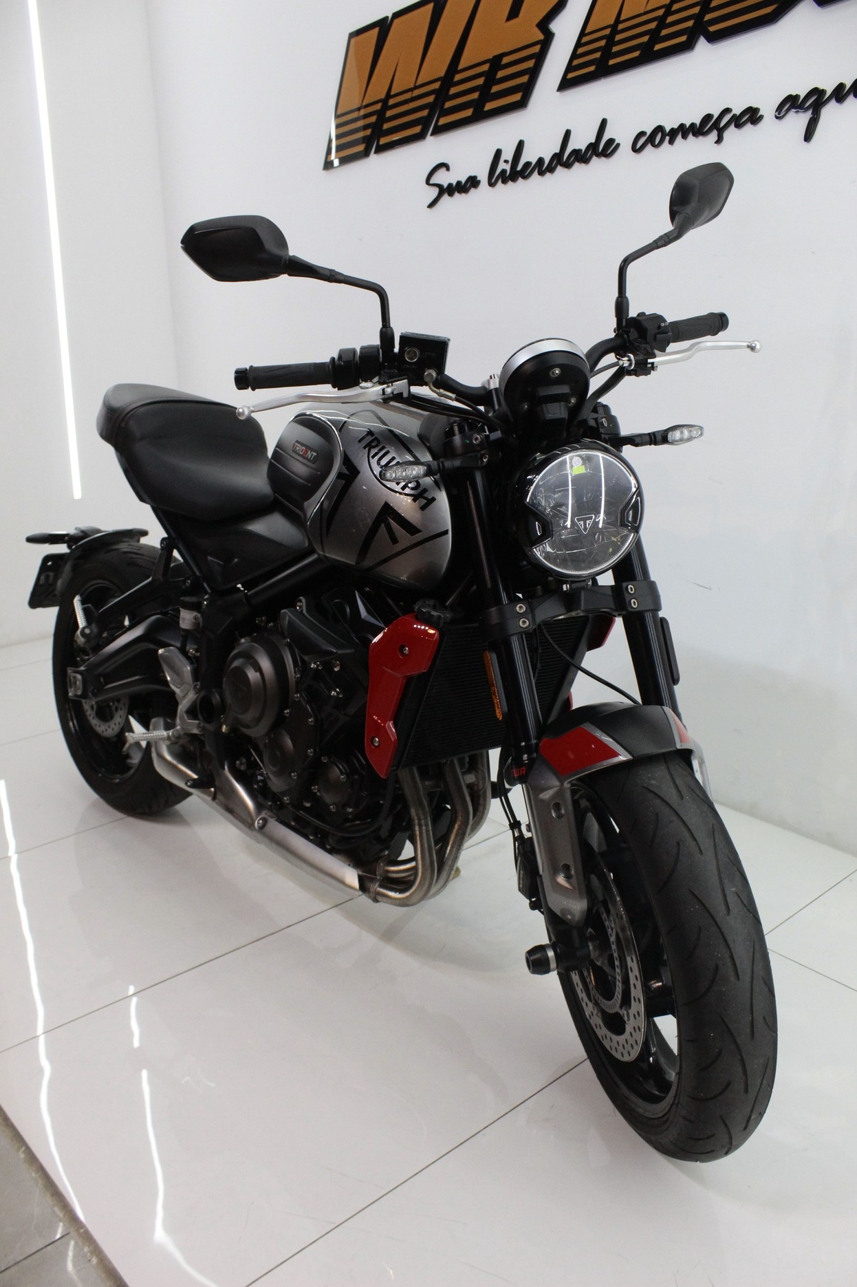 TRIUMPH TRIDENT TRIBUTE