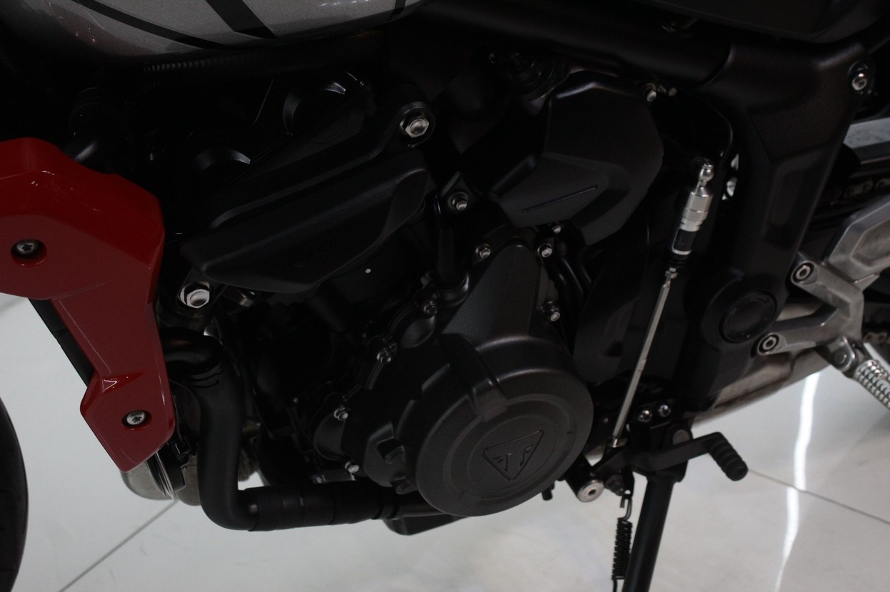 TRIUMPH TRIDENT TRIBUTE