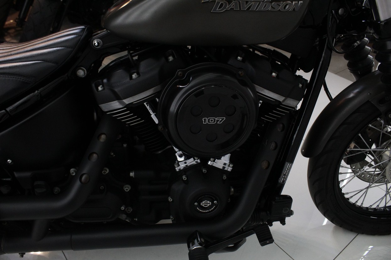 HARLEY-DAVIDSON SOFTAIL STREET BOB