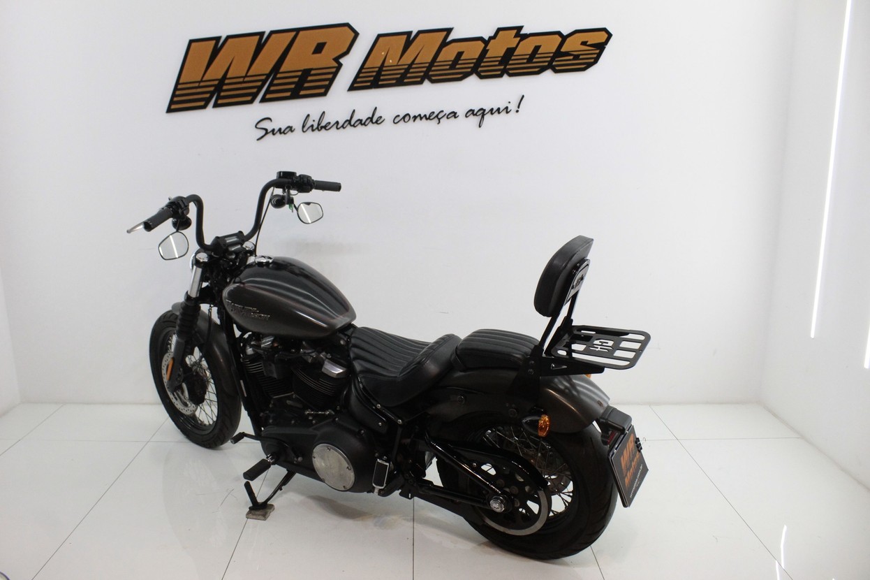 HARLEY-DAVIDSON SOFTAIL STREET BOB