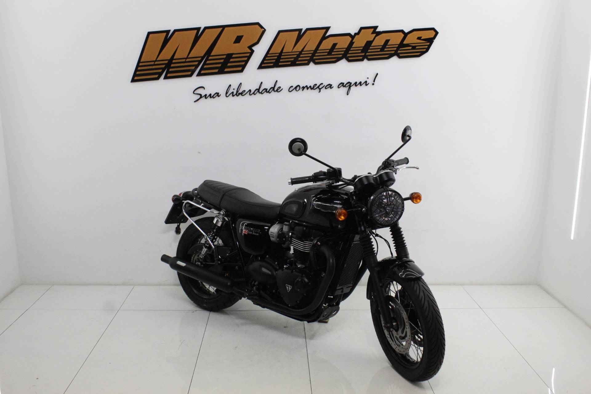 TRIUMPH BONNEVILLE T120 BLACK 1200