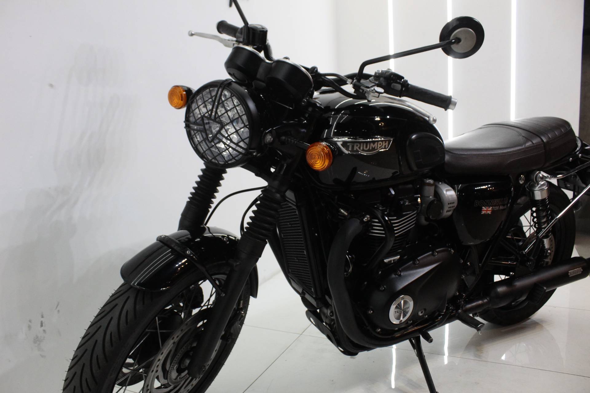 TRIUMPH BONNEVILLE T120 BLACK 1200