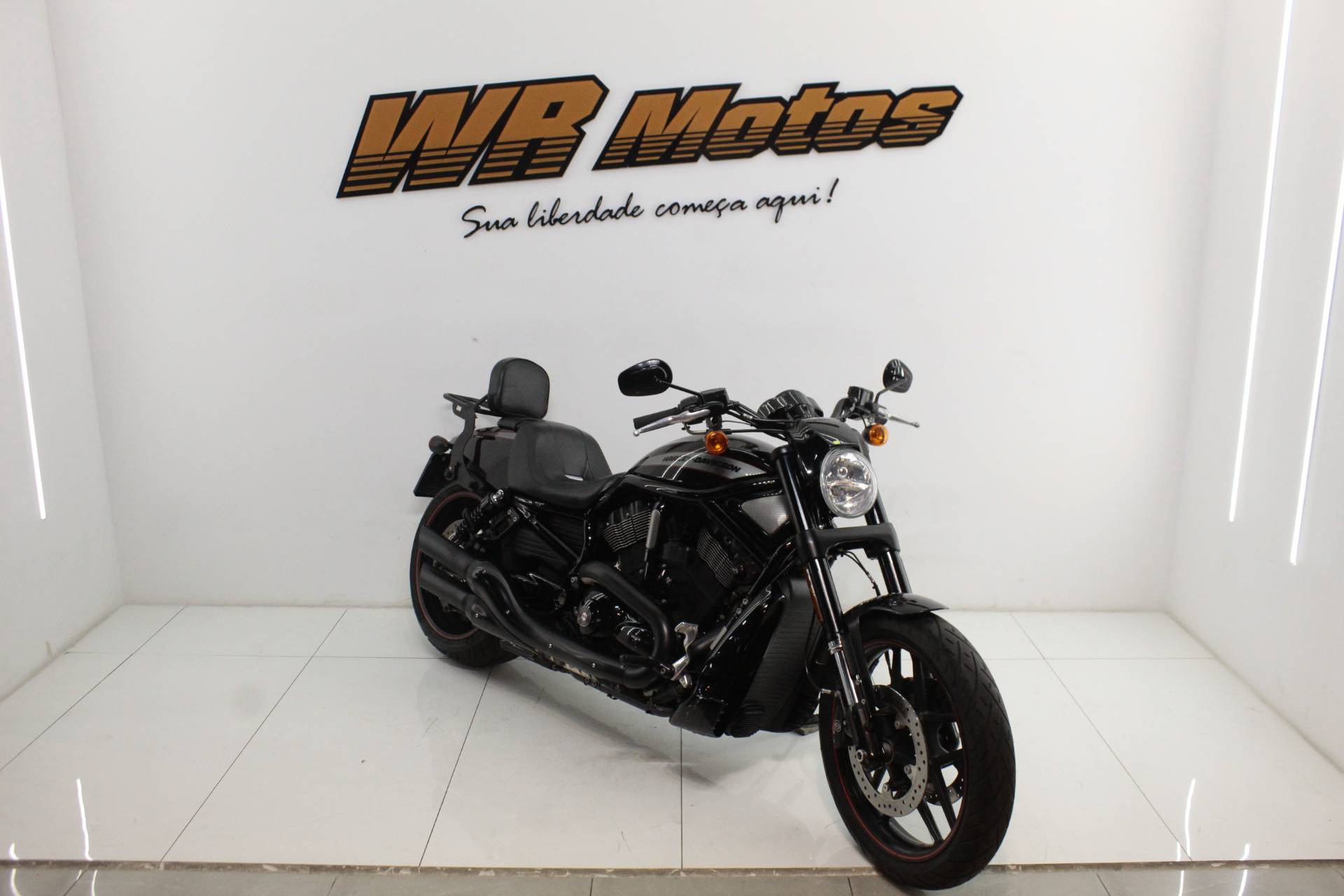 HARLEY-DAVIDSON V ROD MUSCLE