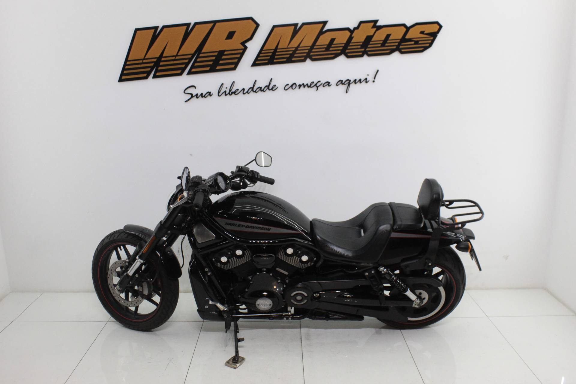 HARLEY-DAVIDSON V ROD MUSCLE