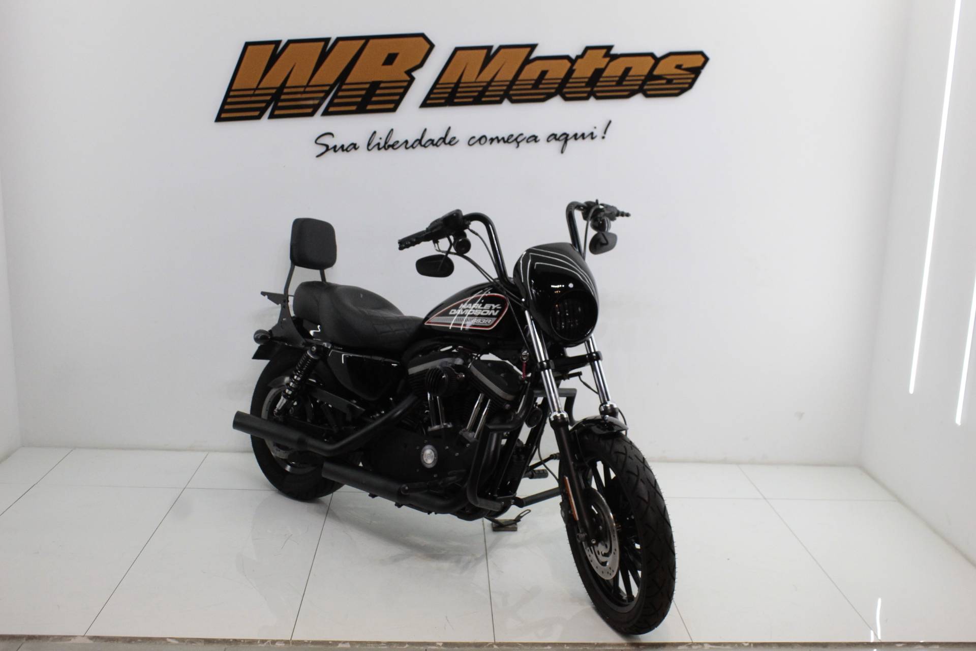 HARLEY-DAVIDSON SPORTSTER XL 883 R