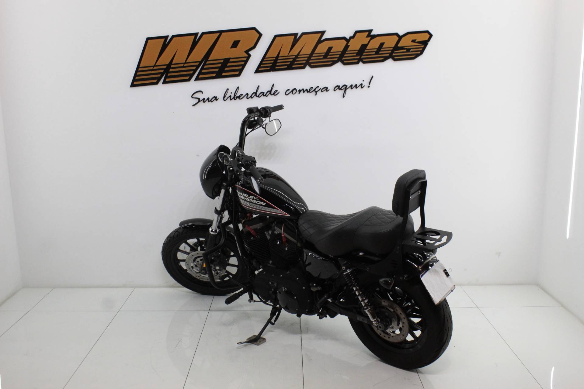HARLEY-DAVIDSON SPORTSTER XL 883 R