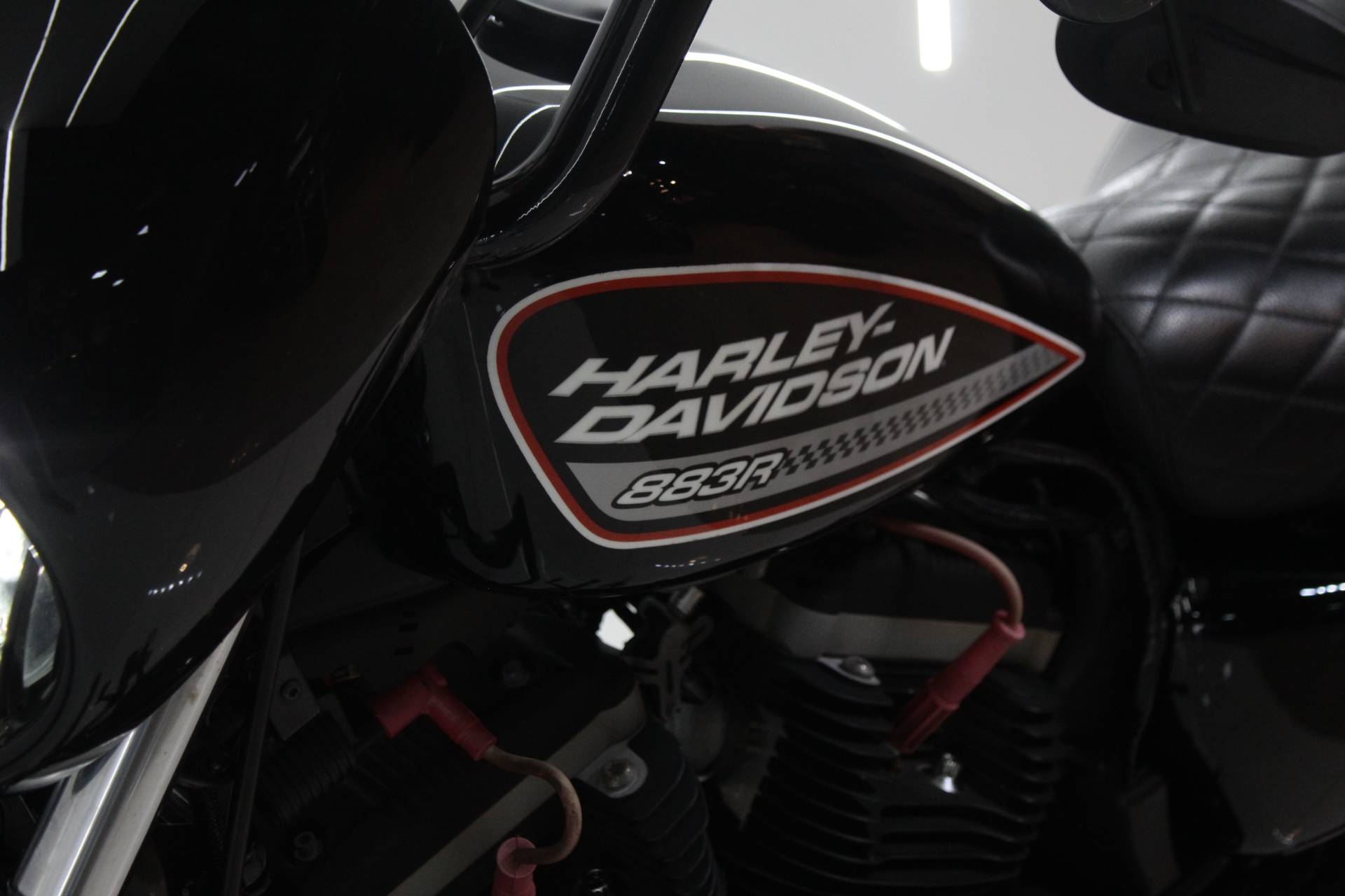 HARLEY-DAVIDSON SPORTSTER XL 883 R