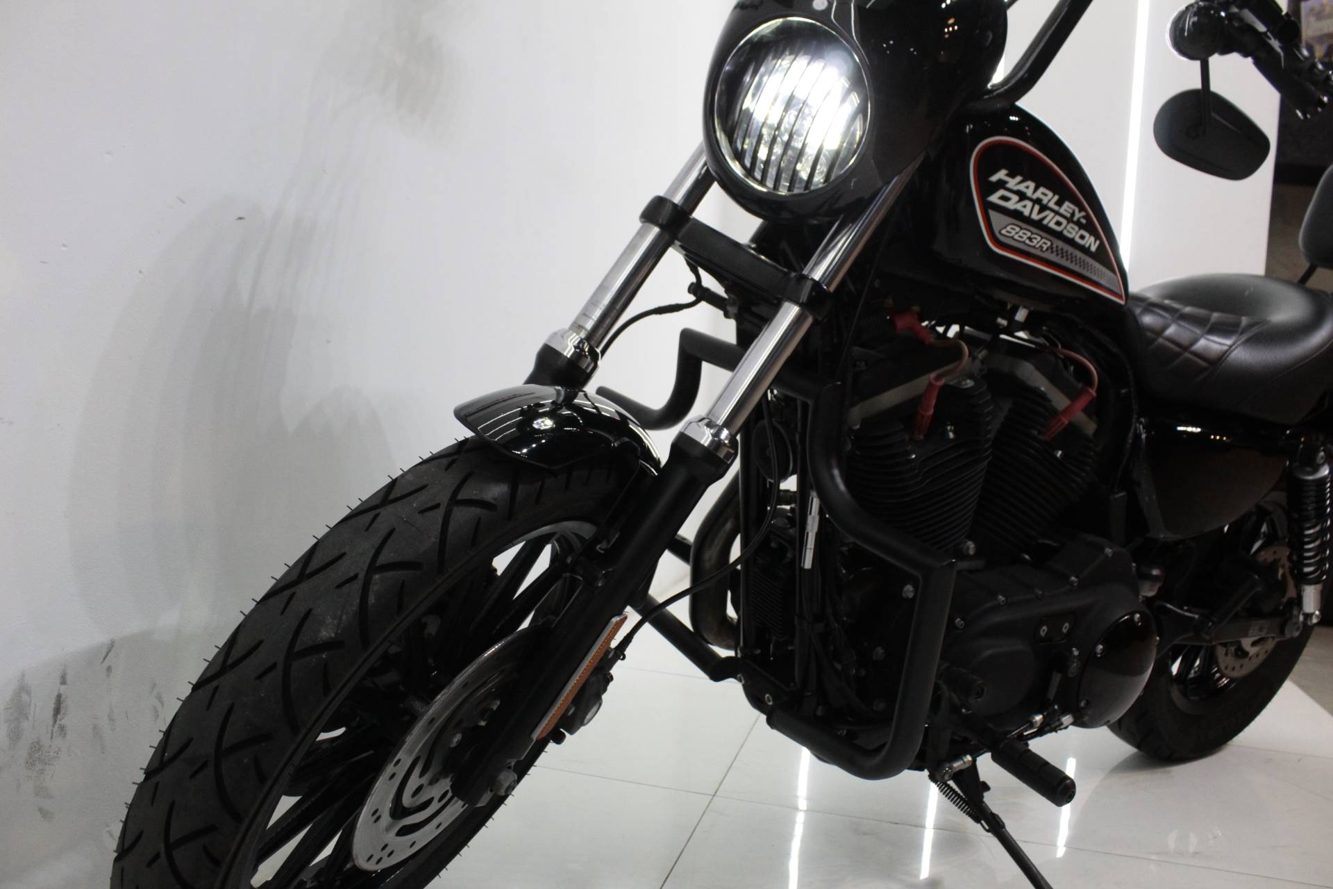 HARLEY-DAVIDSON SPORTSTER XL 883 R