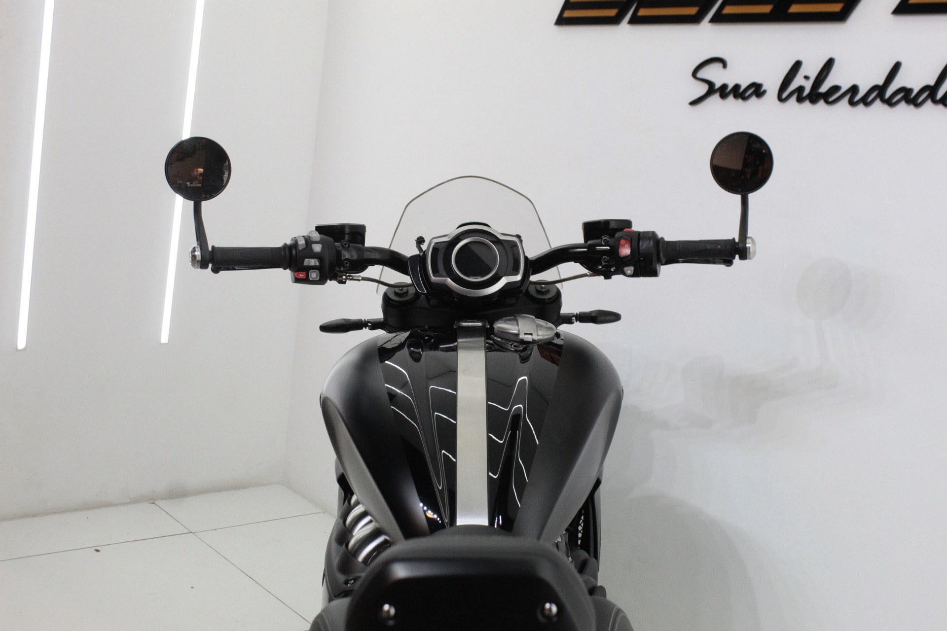 TRIUMPH ROCKET III R