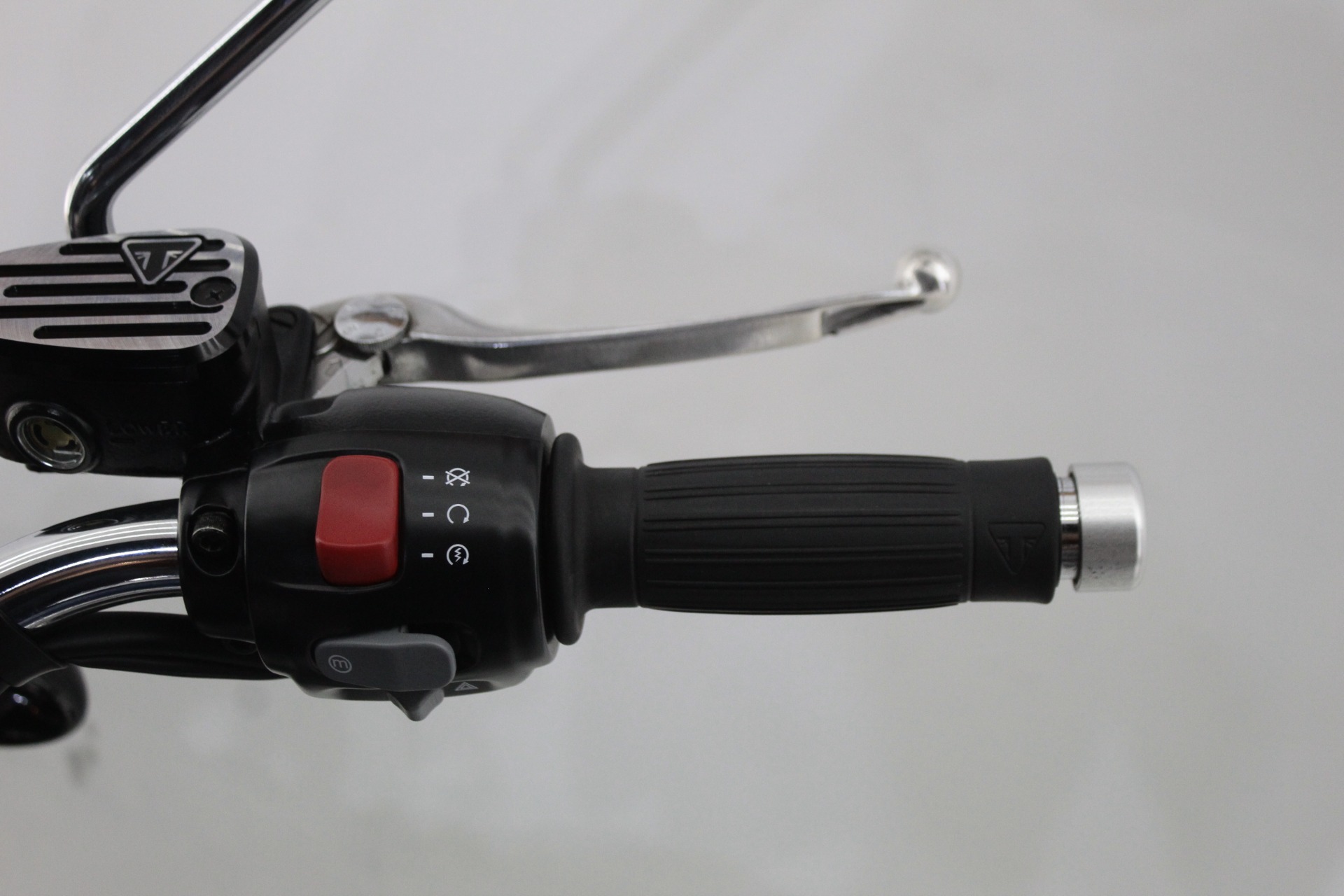 TRIUMPH BONNEVILLE SPEEDMASTER
