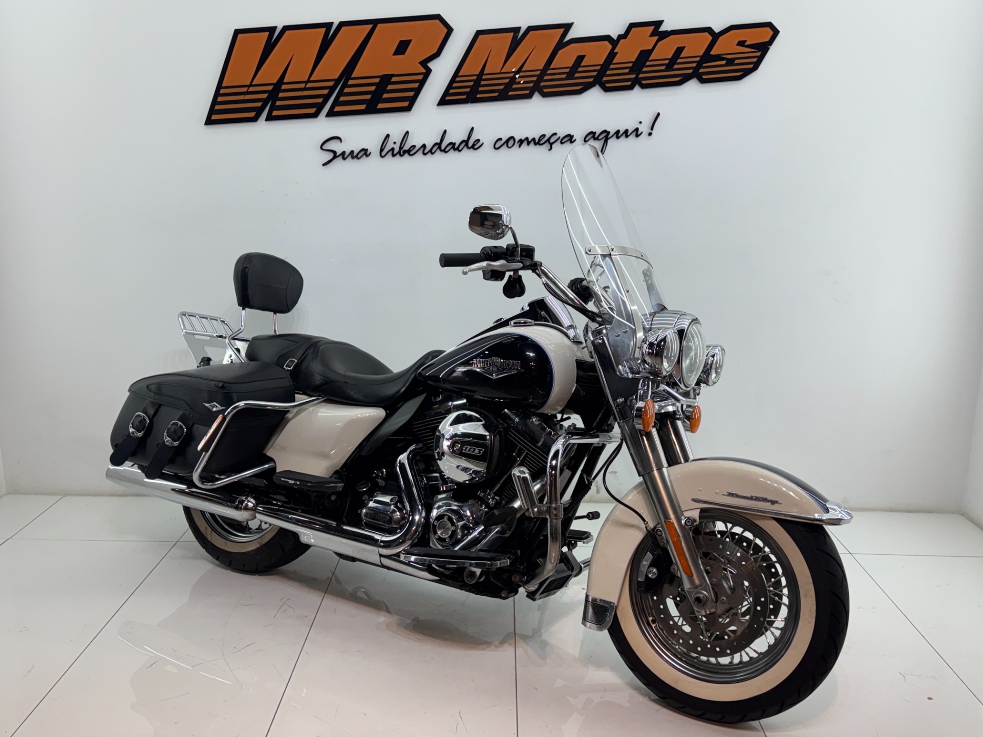HARLEY-DAVIDSON ROAD KING CLASSIC