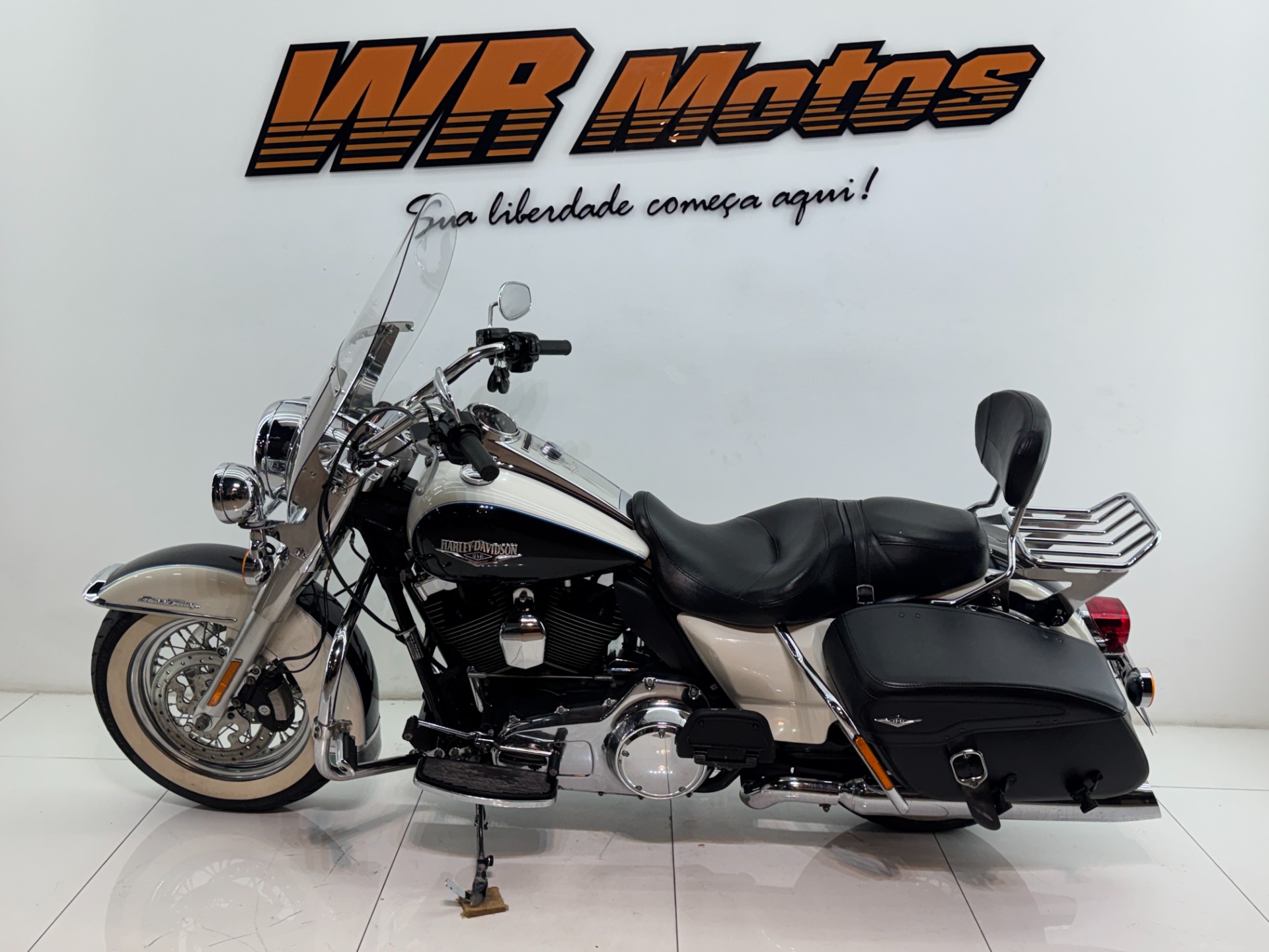 HARLEY-DAVIDSON ROAD KING CLASSIC