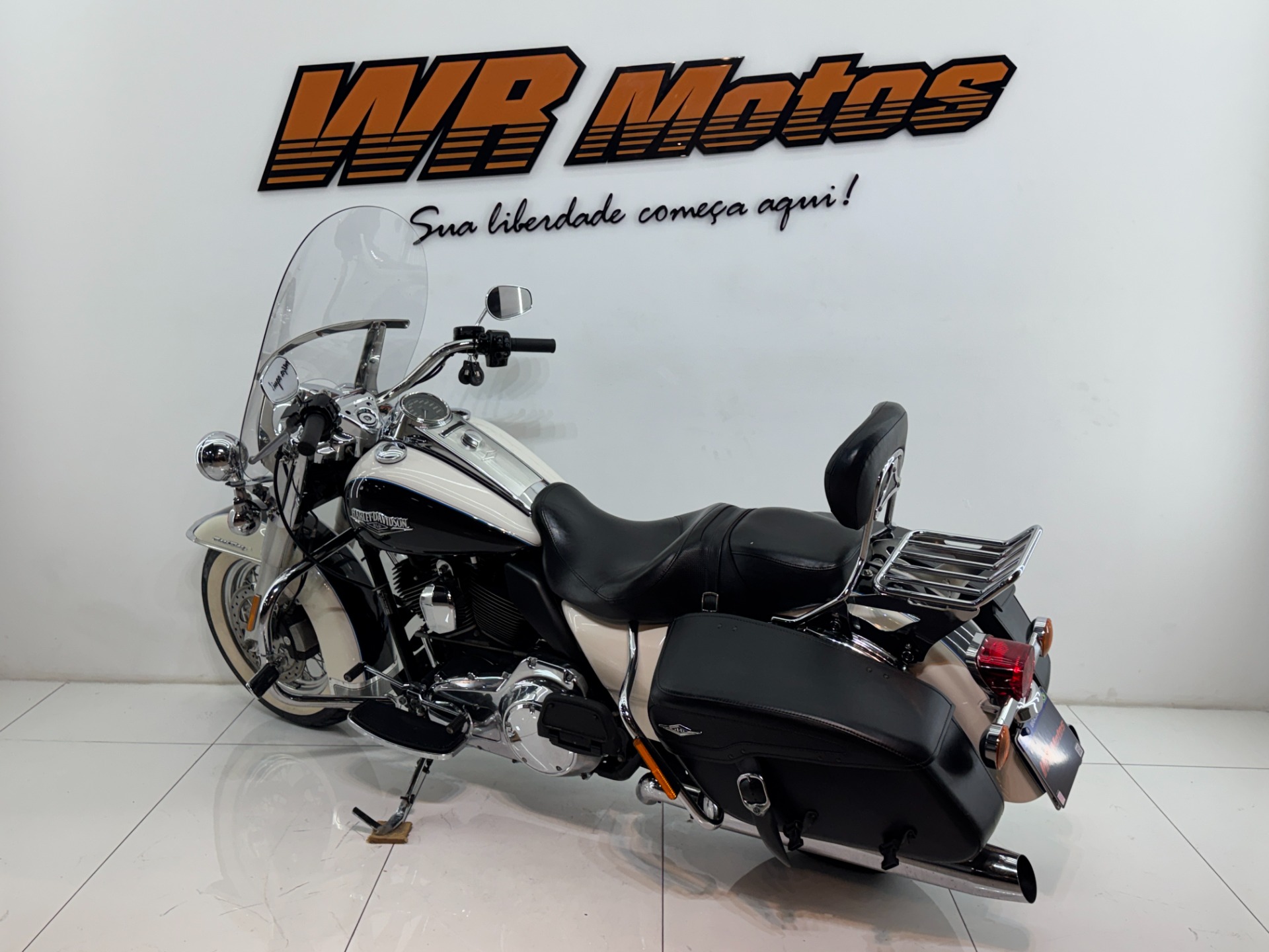 HARLEY-DAVIDSON ROAD KING CLASSIC