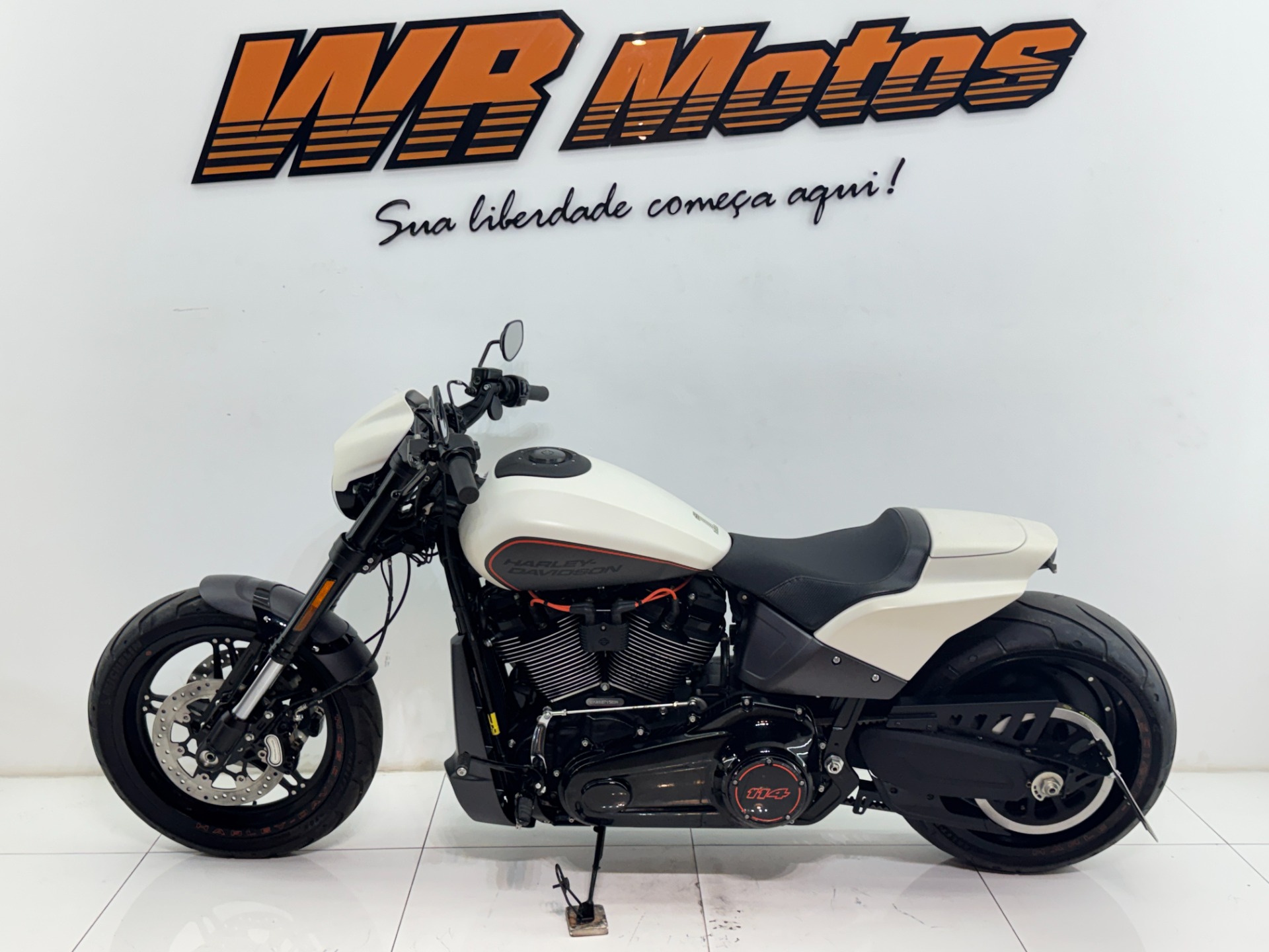 HARLEY-DAVIDSON SOFTAIL FXDR 114