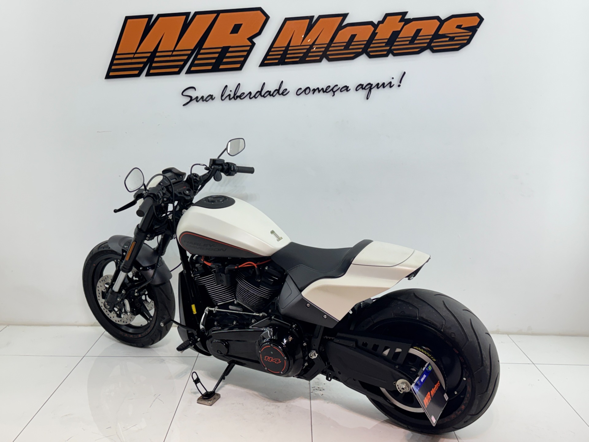 HARLEY-DAVIDSON SOFTAIL FXDR 114