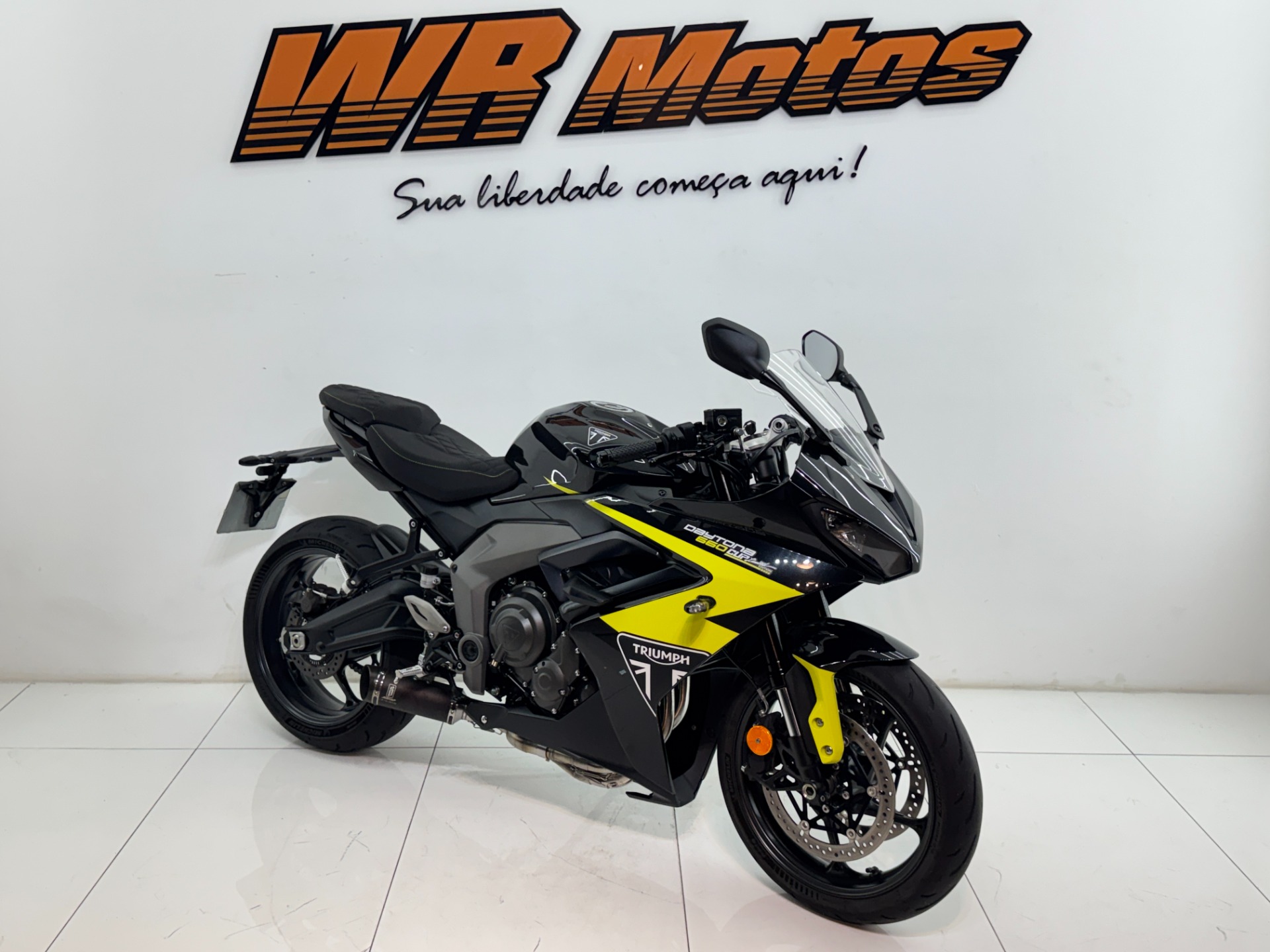 TRIUMPH DAYTONA 660
