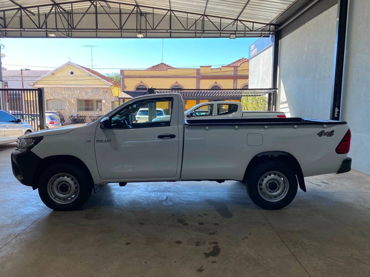 TOYOTA HILUX
