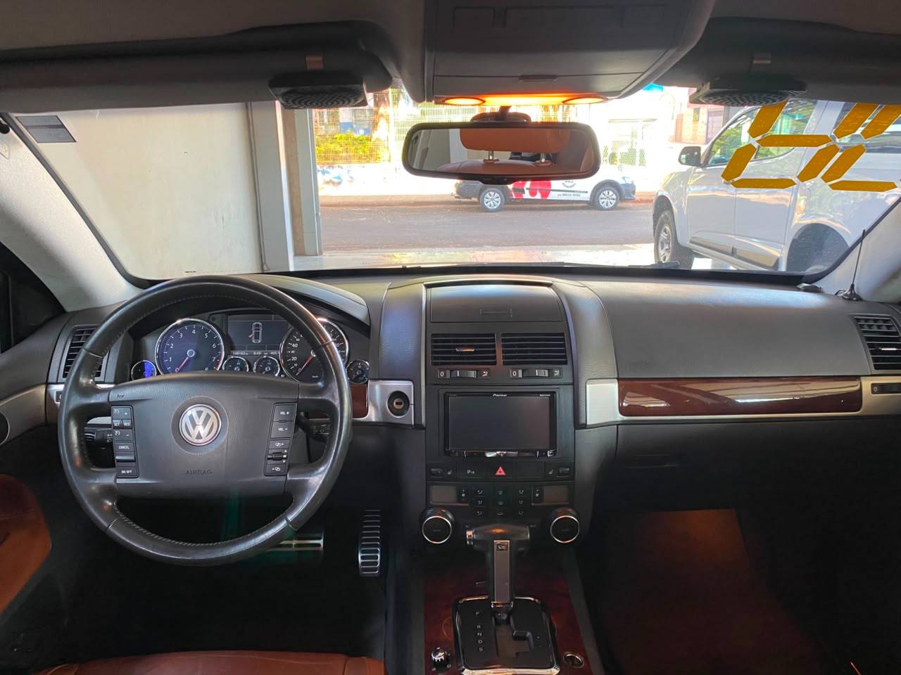 VOLKSWAGEN TOUAREG