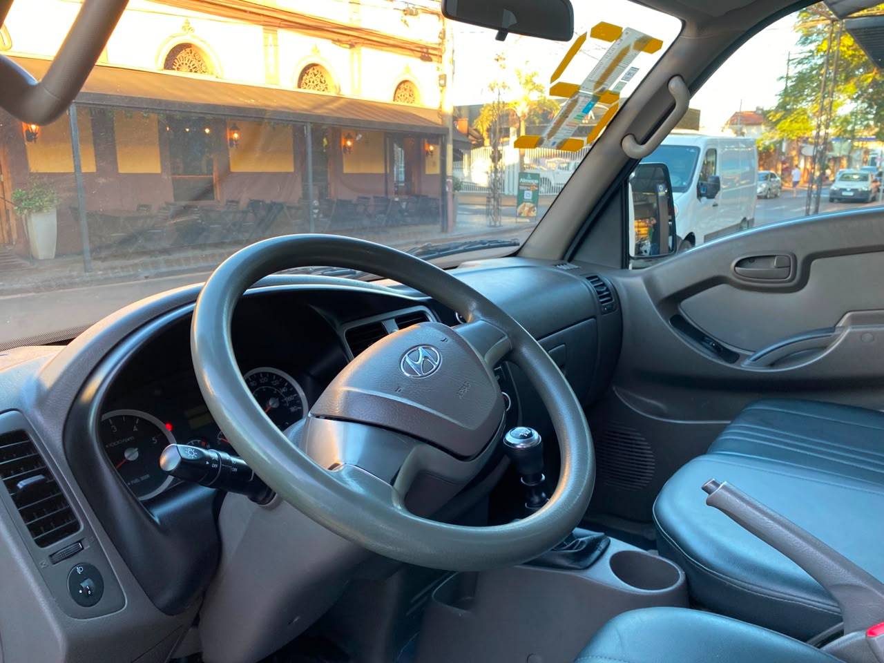 HYUNDAI HR