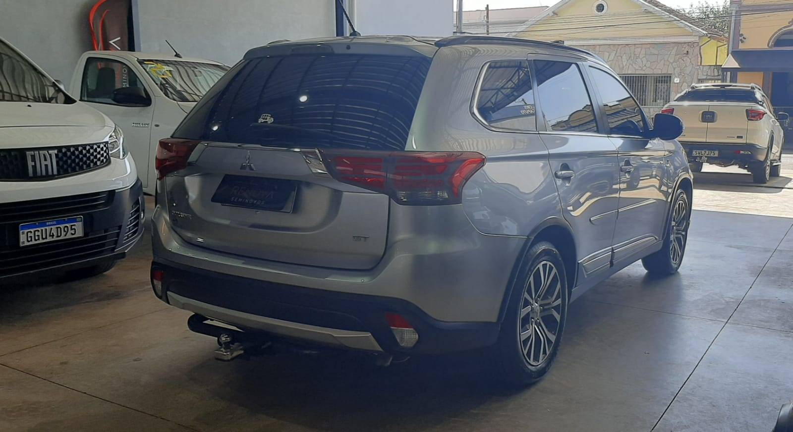 MITSUBISHI OUTLANDER