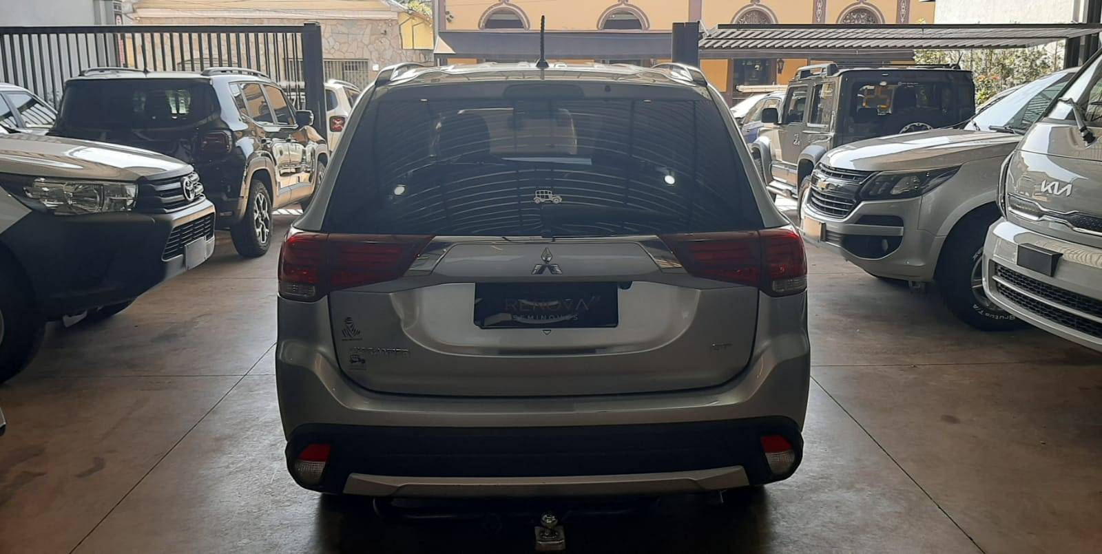 MITSUBISHI OUTLANDER