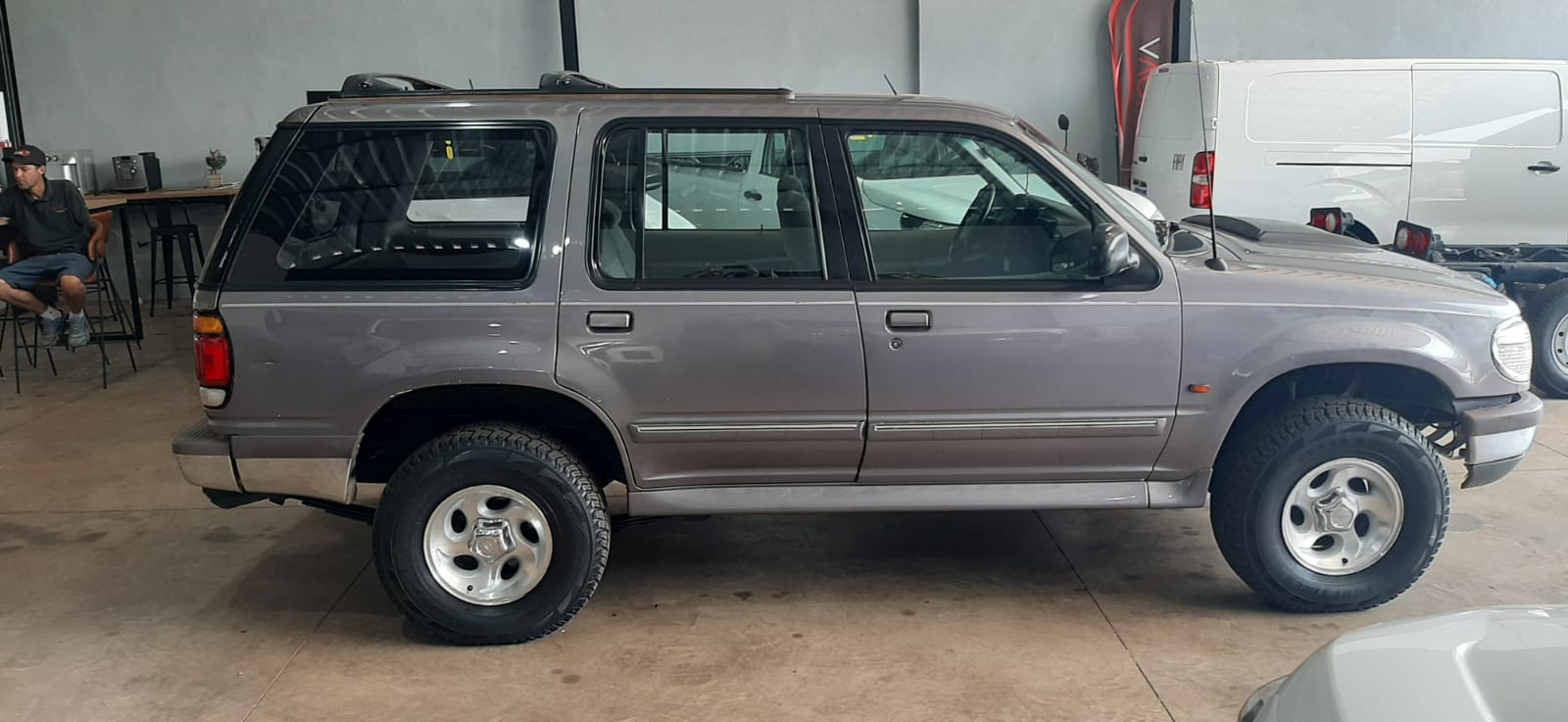 FORD EXPLORER