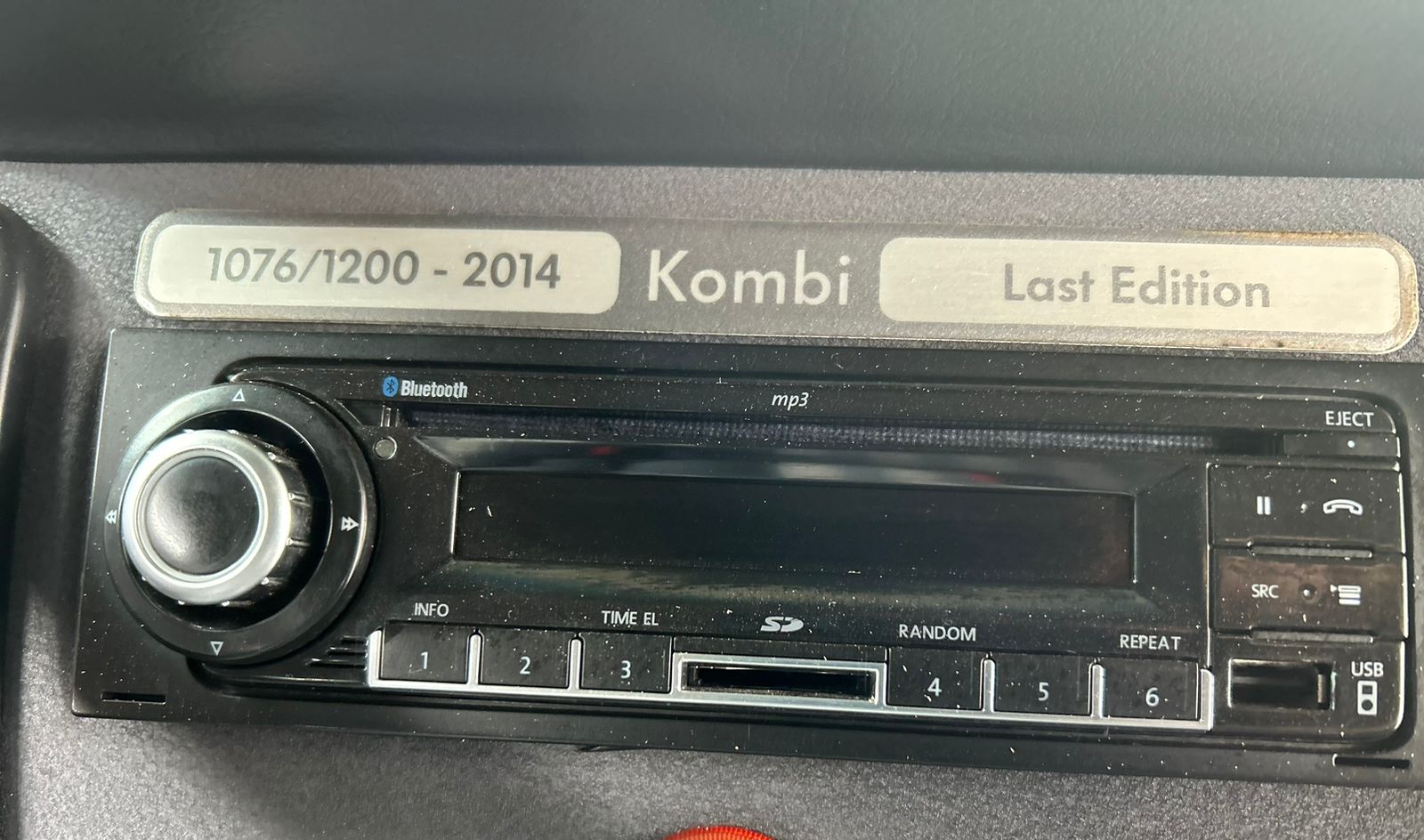 VOLKSWAGEN KOMBI