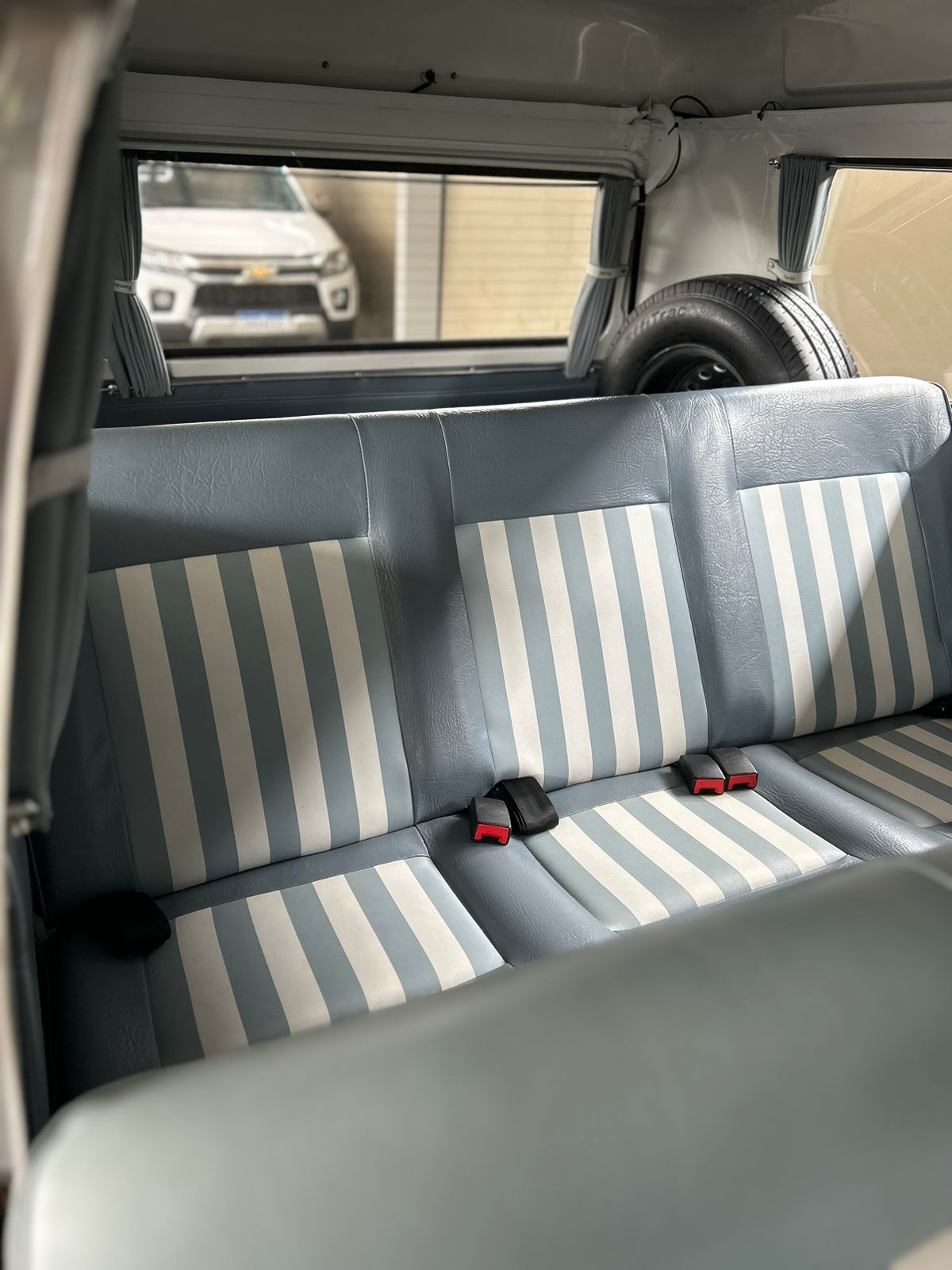 VOLKSWAGEN KOMBI