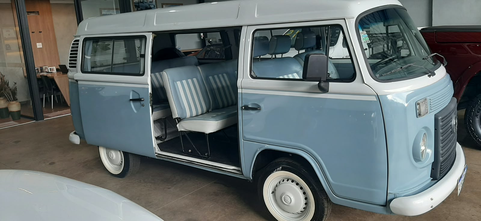 VOLKSWAGEN KOMBI