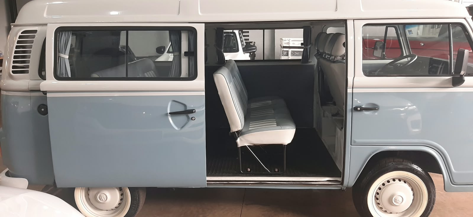VOLKSWAGEN KOMBI