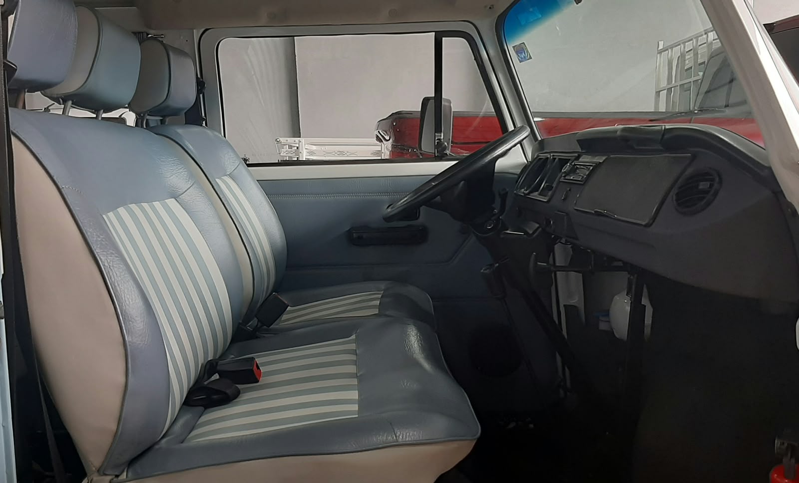 VOLKSWAGEN KOMBI