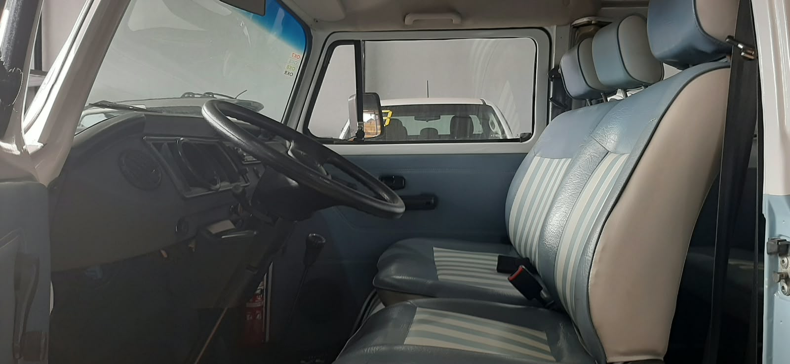 VOLKSWAGEN KOMBI