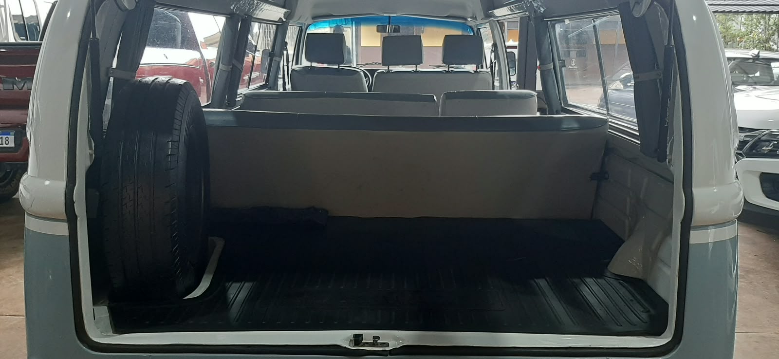 VOLKSWAGEN KOMBI