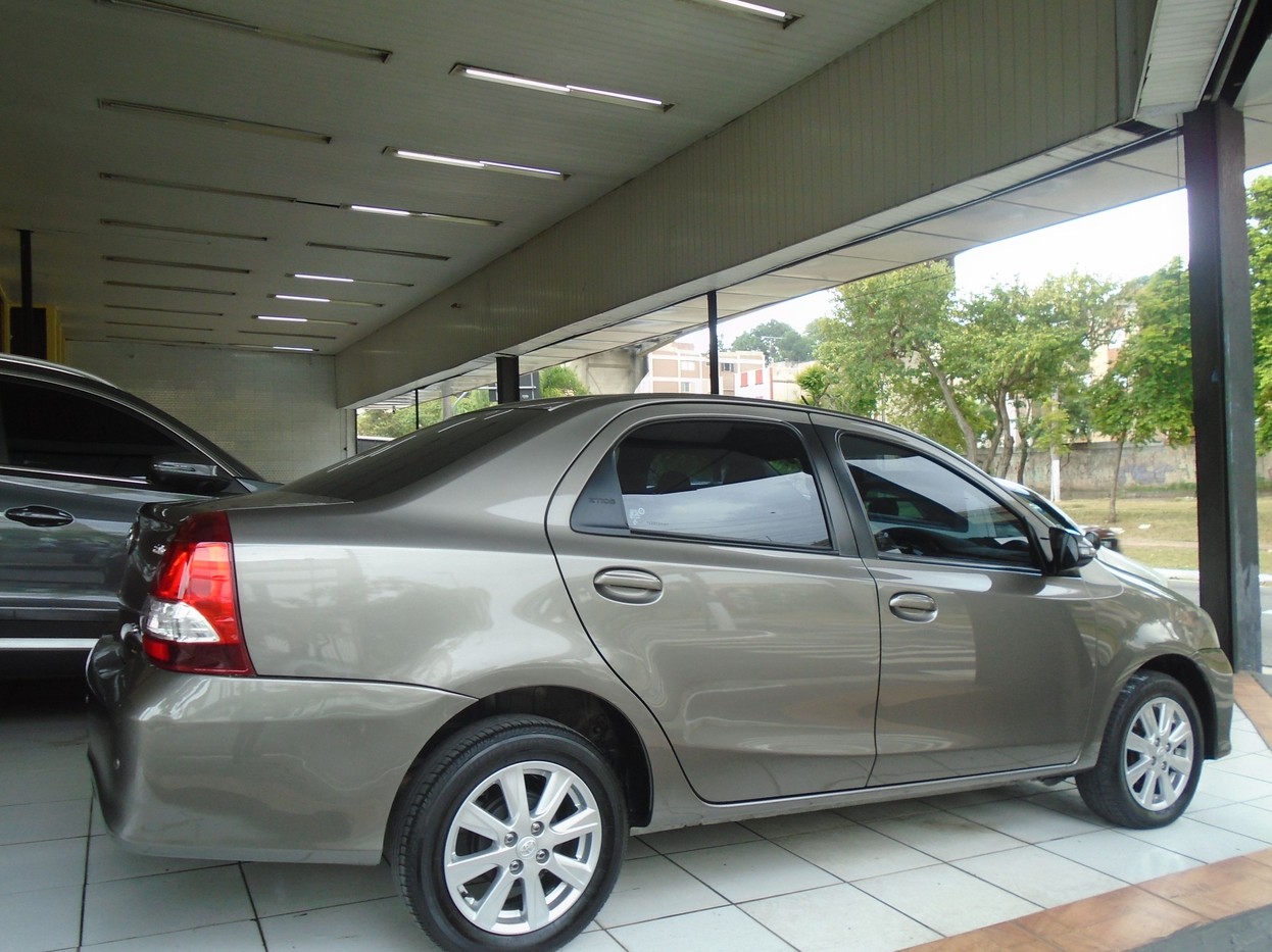 ETIOS 1.5 X PLUS SEDAN 16V