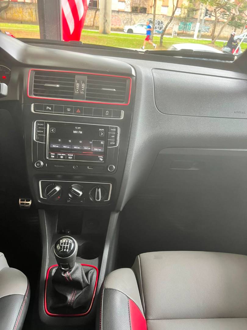VOLKSWAGEN FOX