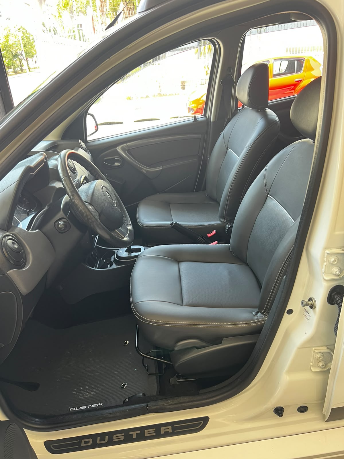 RENAULT DUSTER