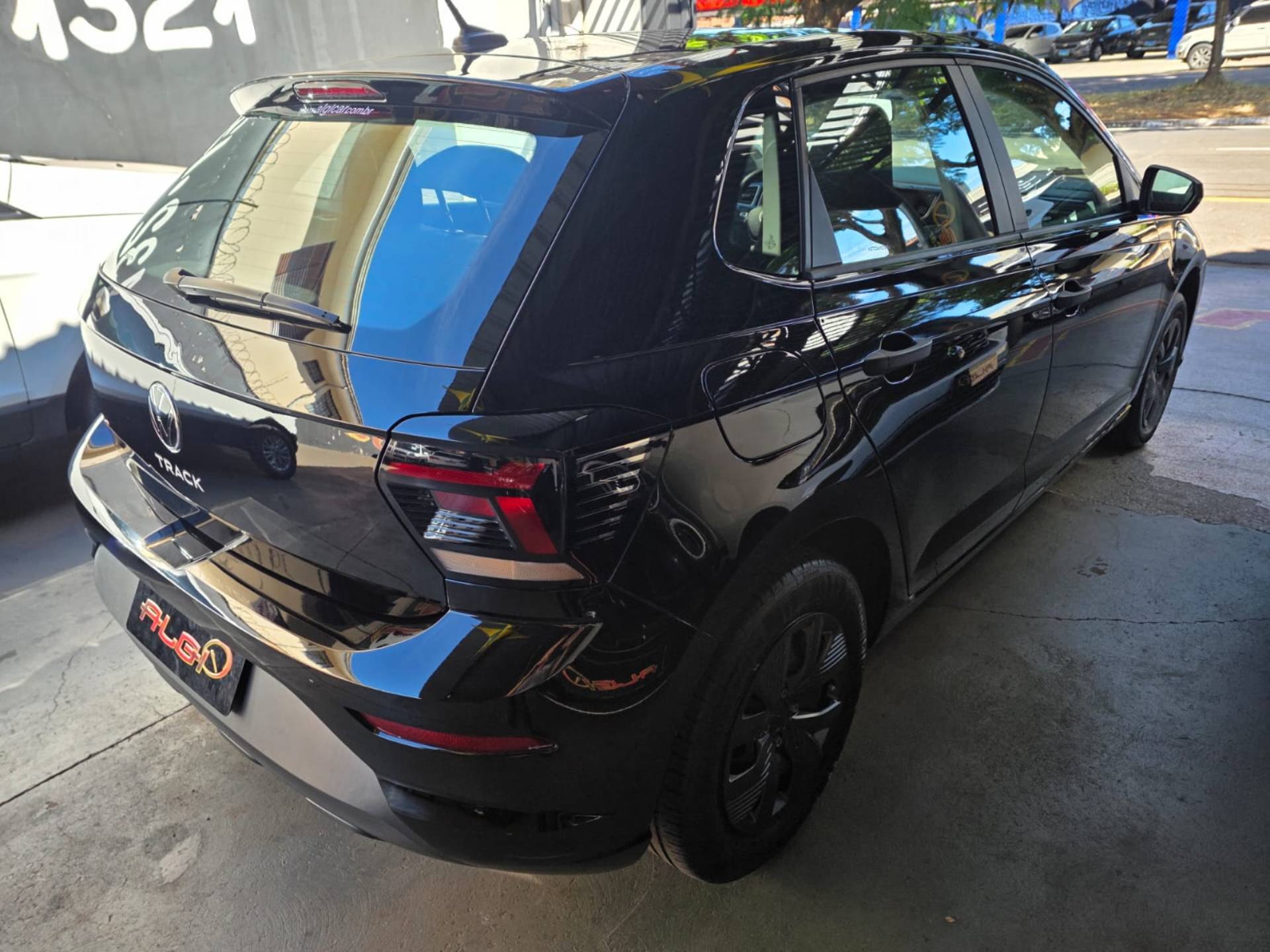 VOLKSWAGEN POLO