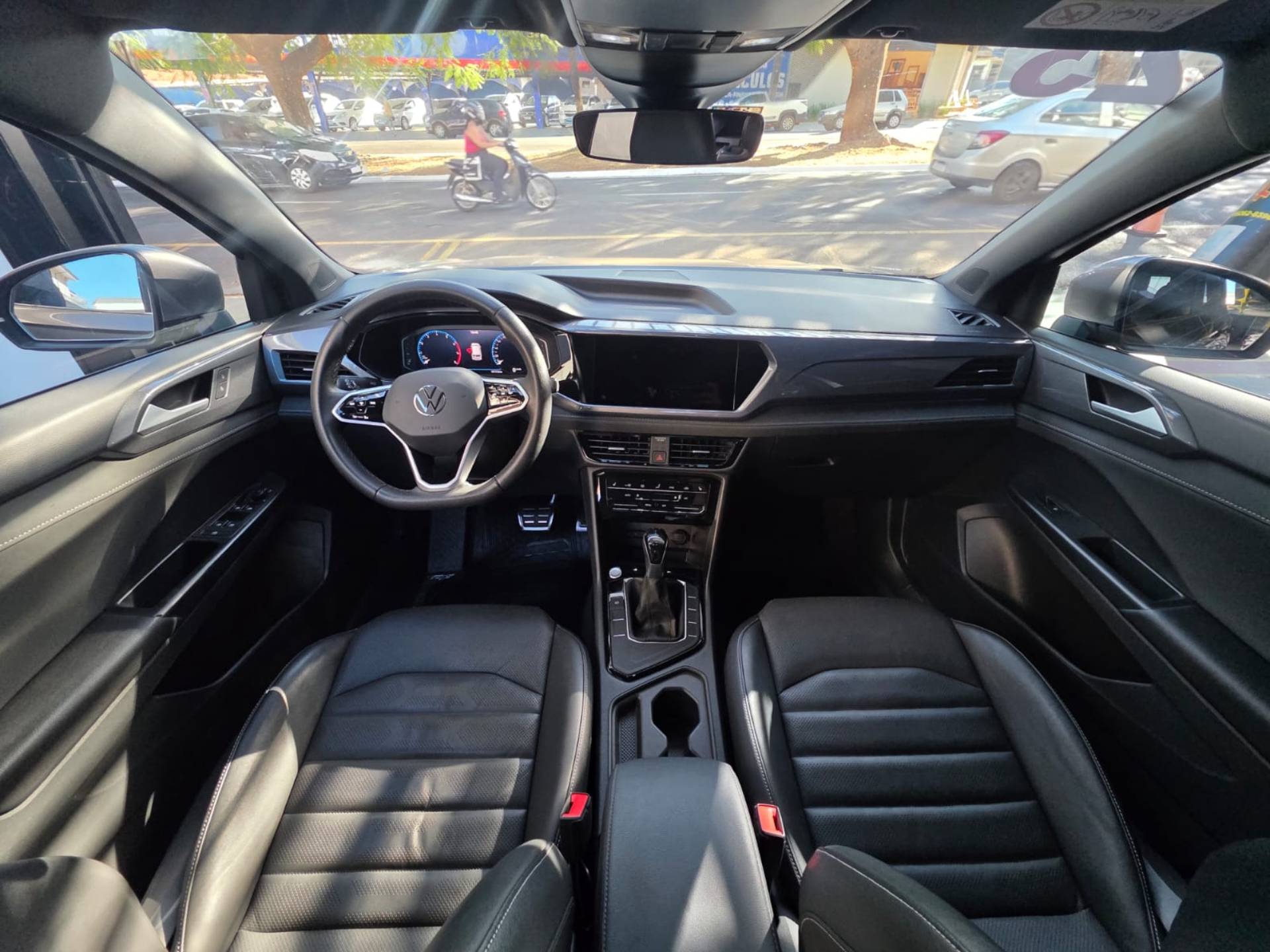 VOLKSWAGEN TAOS