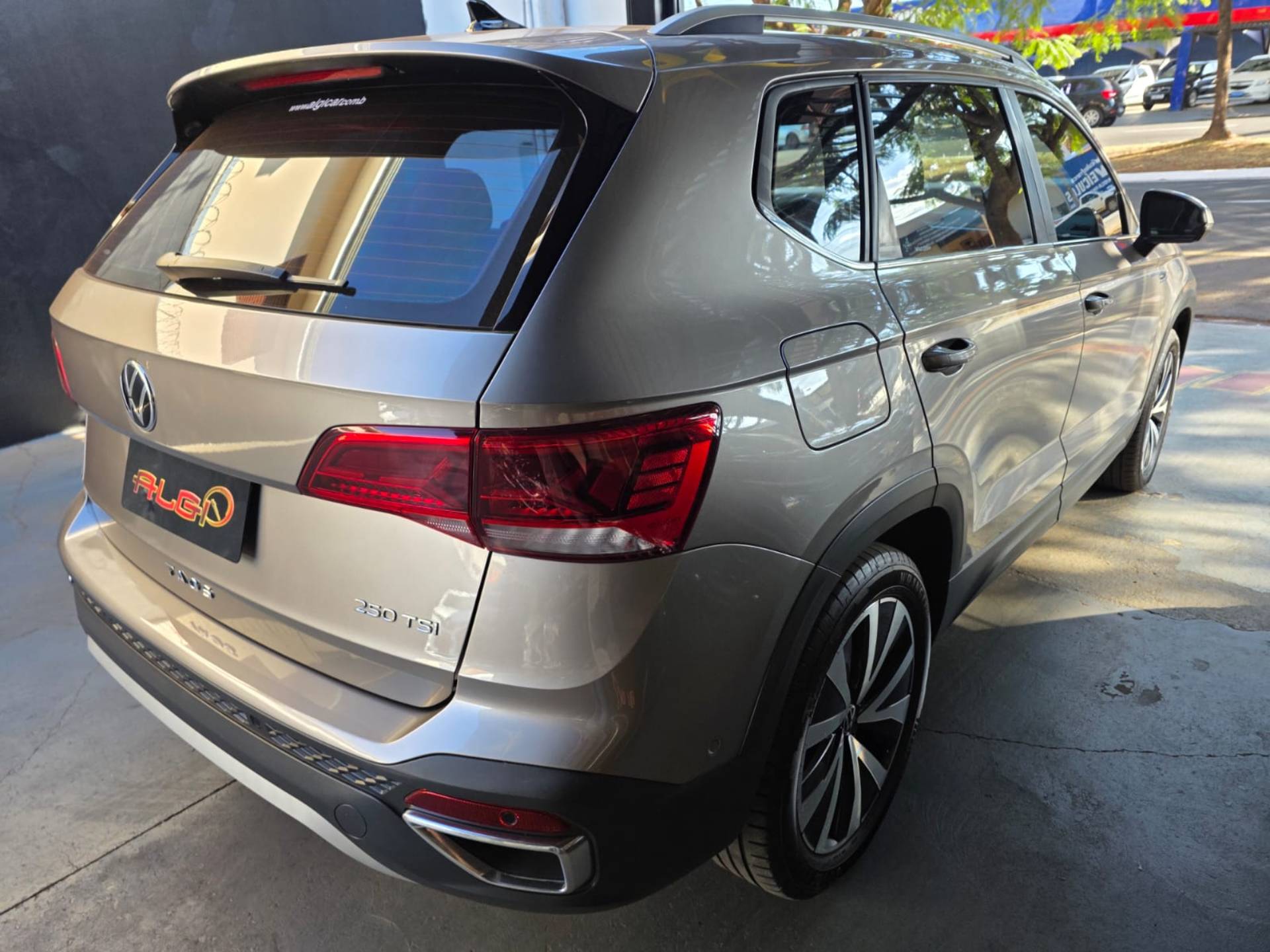 VOLKSWAGEN TAOS